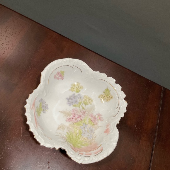 BAVARIAN CHINA CROWN OVER CASTLE MARK PORCELAIN 7” BOWL GOLD TRIM GERMANY - Picture 2 of 8